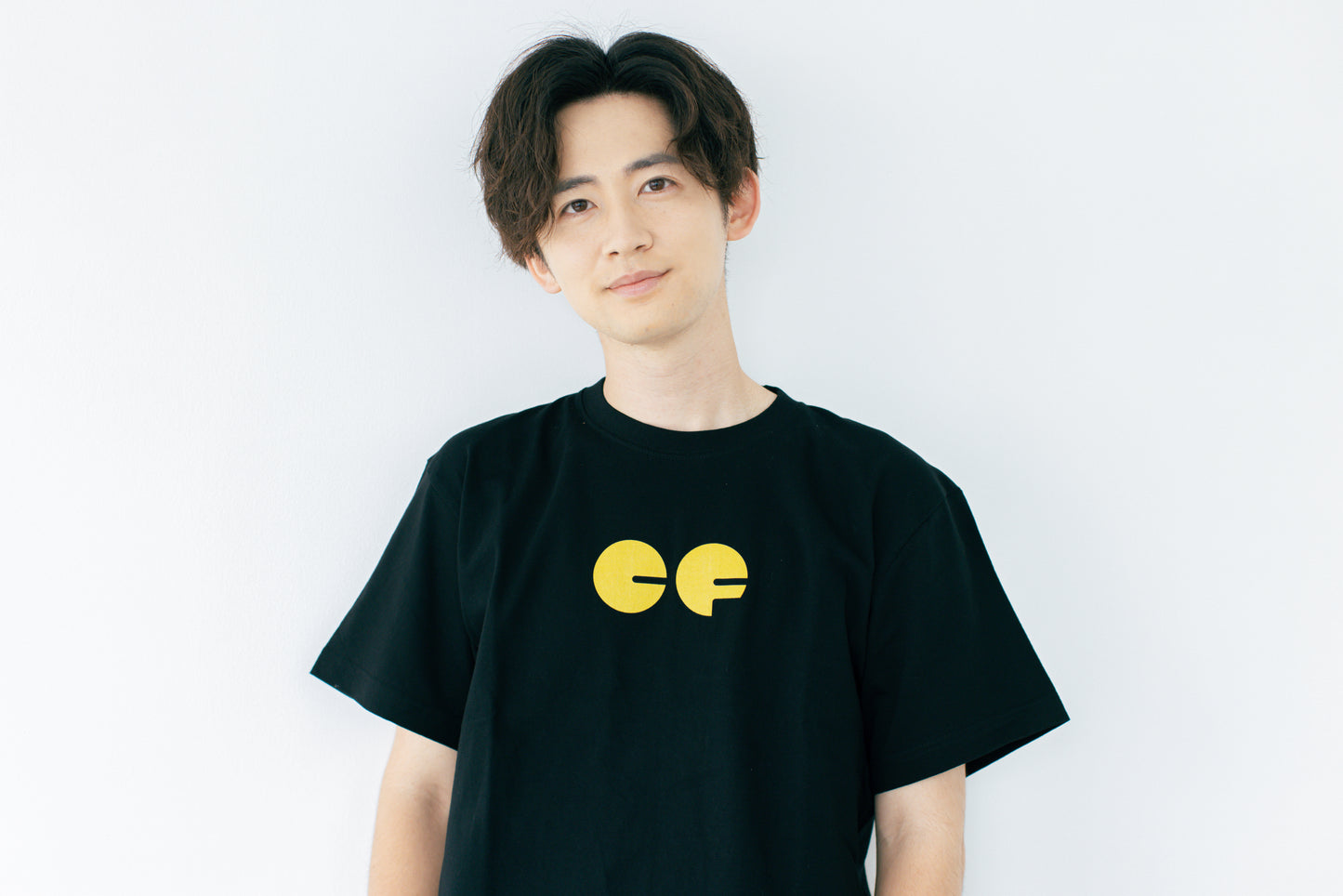 CFロゴTシャツ (黒生地×黄色ロゴ)